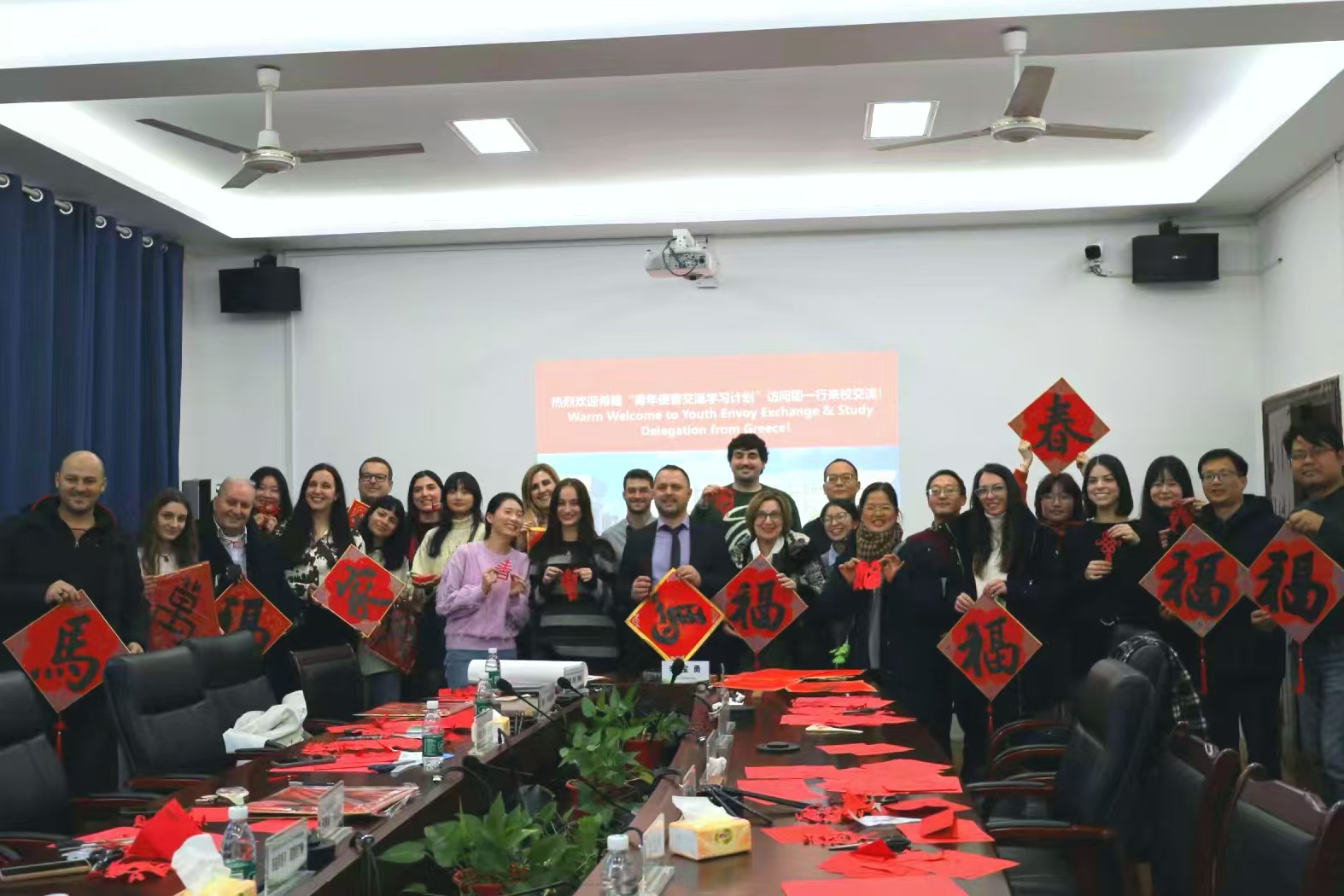 中希青年共書“友誼萬歲”，剪紙傳情迎新春——外國語學院希臘師生訪學團文化交流活動紀實